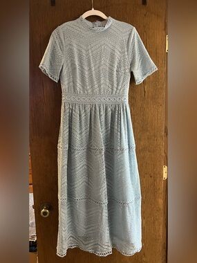 Pastel Blue Lace Midi Dress with Short Sleeves